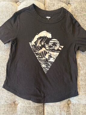 Old Navy Black Tee with Cream Wave & Palm Heart Graphic